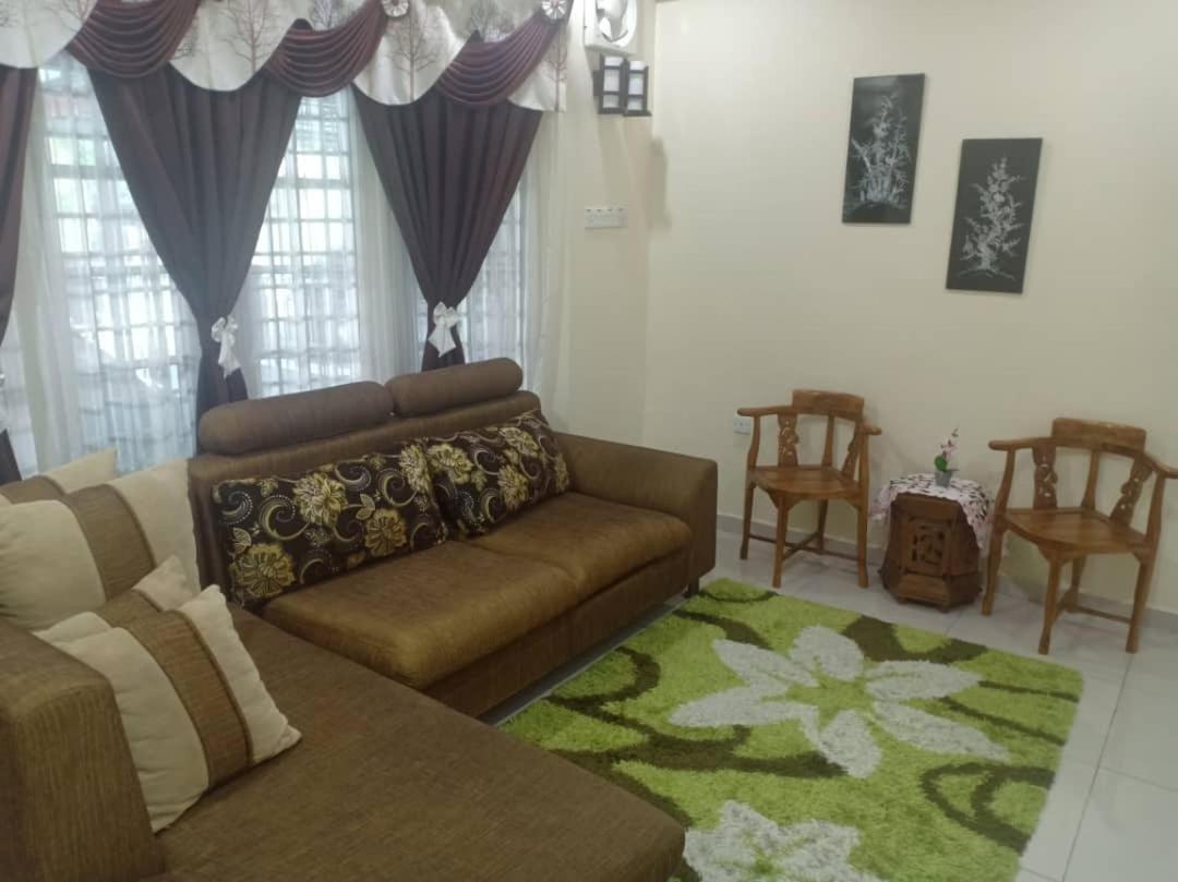Kh Homestay Comfy N Calm Seri Manjung Zewnętrze zdjęcie